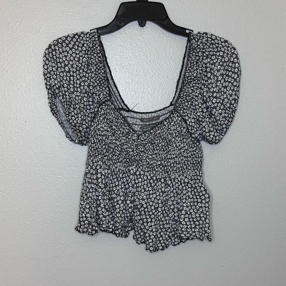Urban Outfitters Women Black/white Cropped‎ Top Blouse Size Small.
